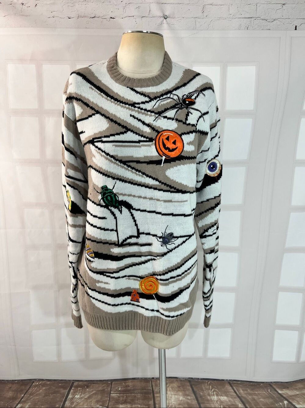 Blizzard bay mummy Halloween sweater size large